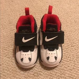 Nike Diamond Turf II Boys Shoes
